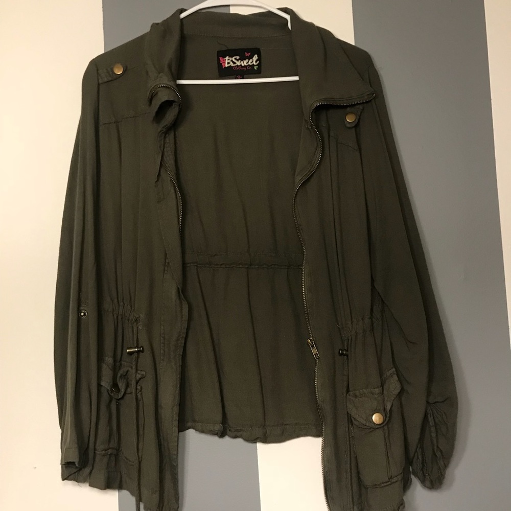 SUPER CUTE OLIVE GREEN TOP